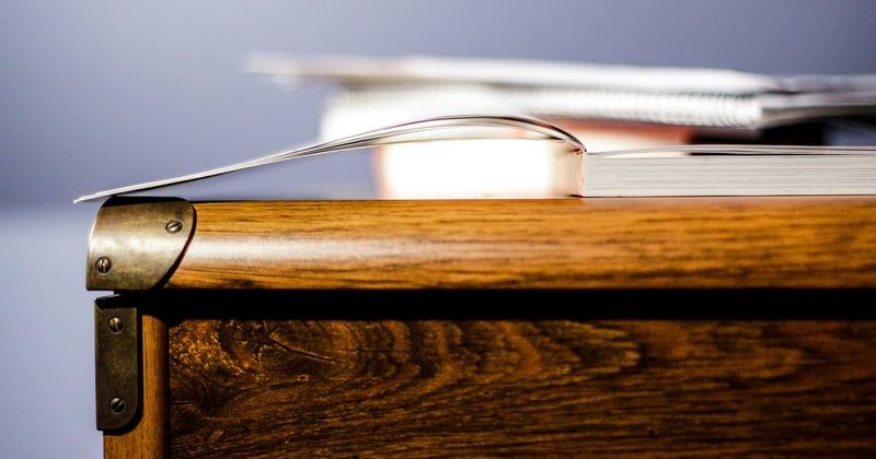 Aménager un coin bricolage avec métal, bois et rangements