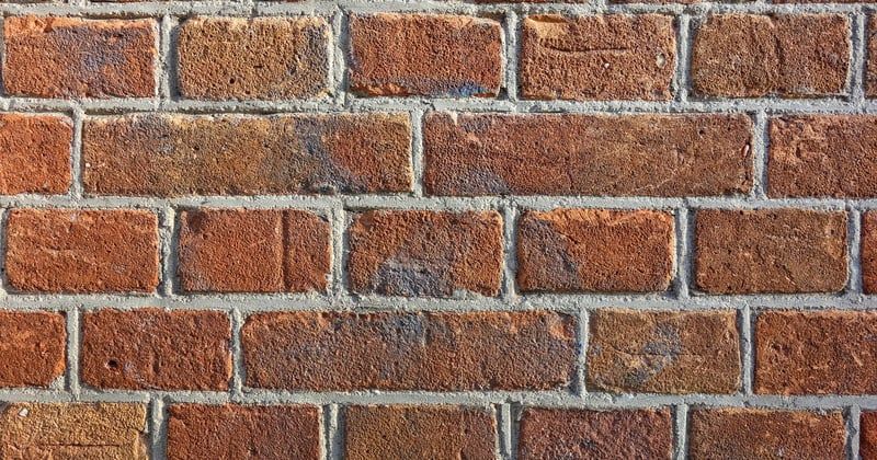 Comment choisir entre un ragréage ciment ou anhydre : le guide